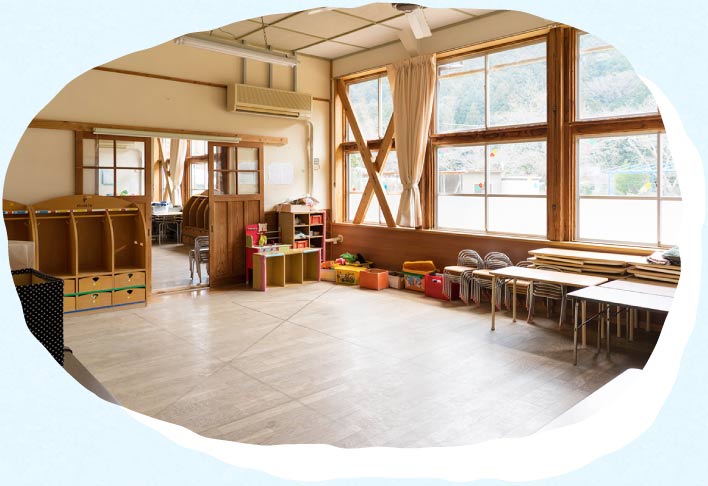 木のぬくもりいっぱいの園舎